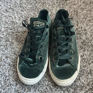 Very Nice Velvet w/ lace shoestring gently worn converse. Size 5 kids 7 women.